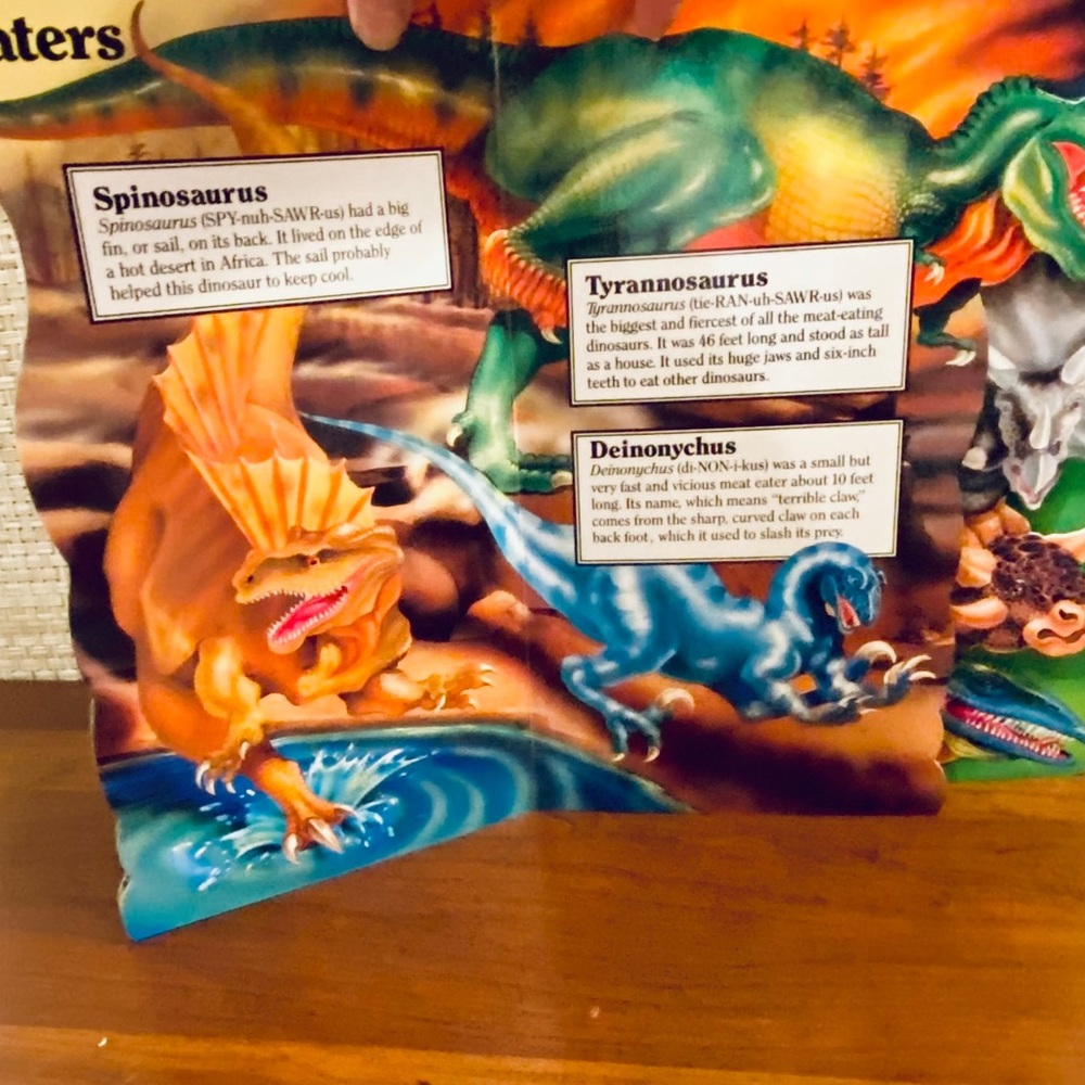 🌟HP🌟VTG Dinosaurs At Your Fingertips Board Book - Picture 3 of 4